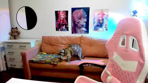 Kira online show from September 17, 2025, 9:38 pm