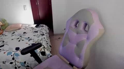 Snapshot of lain_t chatting on October 27, 2025, 9:13 am lain_t online show from October 27, 2025, 9:13 am