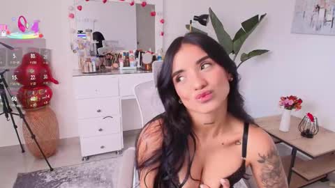 Snapshot of laira_scott chatting on February 19, 2026, 9:11 pm Laira online show from February 19, 2026, 9:11 pm