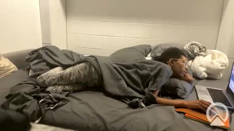 lalunevelvet online show from February 13, 2025, 8:17 am