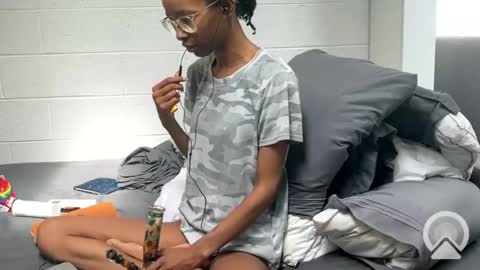 lalunevelvet online show from February 17, 2025, 7:21 pm