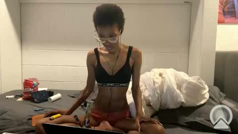 lalunevelvet online show from February 20, 2025, 1:46 am