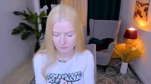 Snapshot of laly_peach chatting on March 7, 2026, 6:32 am Laly online show from March 7, 2026, 6:32 am
