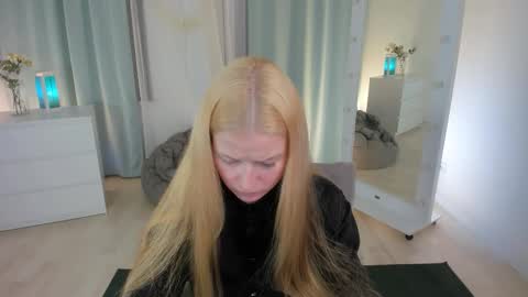 Snapshot of laly_peach chatting on March 14, 2026, 7:03 am Laly online show from March 14, 2026, 7:03 am