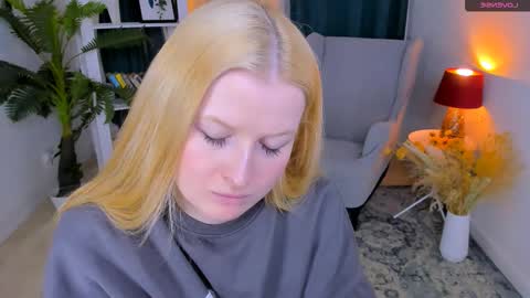 Snapshot of laly_peach chatting on March 19, 2026, 11:47 am Laly online show from March 19, 2026, 11:47 am