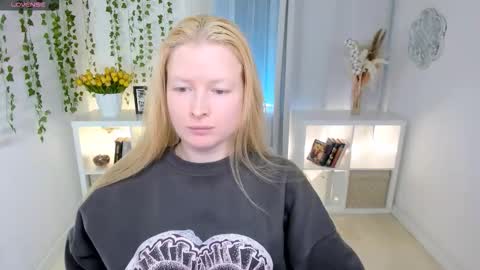 Snapshot of laly_peach chatting on March 21, 2026, 7:46 am Laly online show from March 21, 2026, 7:46 am