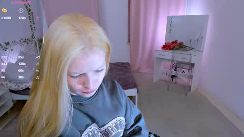 Snapshot of laly_peach chatting on March 26, 2026, 6:19 am Laly online show from March 26, 2026, 6:19 am