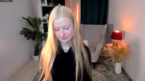 Snapshot of laly_peach chatting on March 28, 2026, 5:01 pm Laly online show from March 28, 2026, 5:01 pm