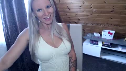 Snapshot of lamadrina006 chatting on June 15, 2026, 7:54 am LaMadrina006 online show from June 15, 2026, 7:54 am