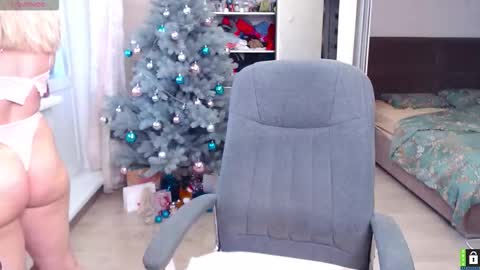 Snapshot of lana__nova chatting on January 7, 2026, 7:44 am Lana online show from January 7, 2026, 7:44 am