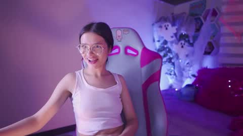 Snapshot of lana_dreams_ chatting on October 21, 2025, 1:17 am Lana online show from October 21, 2025, 1:17 am