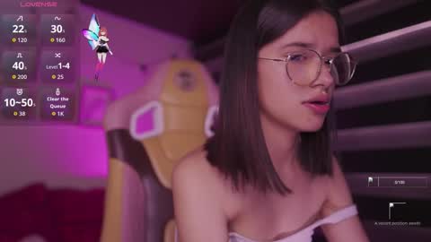 Snapshot of lana_dreams_ chatting on November 18, 2025, 10:25 pm Lana online show from November 18, 2025, 10:25 pm