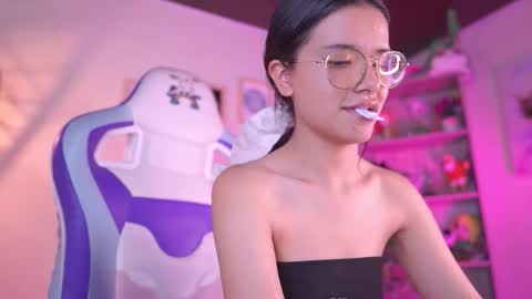 Snapshot of lana_dreams_ chatting on November 21, 2025, 2:21 am Lana online show from November 21, 2025, 2:21 am