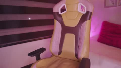 Snapshot of lana_dreams_ chatting on November 28, 2025, 2:03 am Lana online show from November 28, 2025, 2:03 am