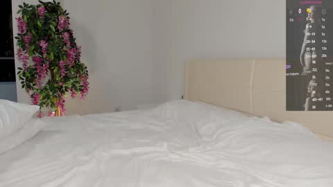 Lana online show from September 13, 2025, 7:13 pm