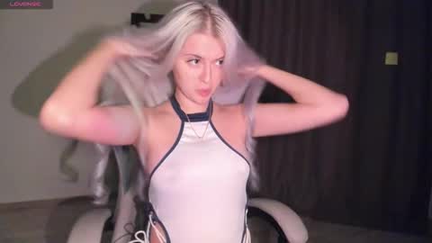 Lana online show from November 8, 2025, 2:17 pm