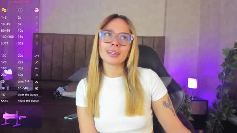 Lana online show from October 28, 2025, 3:54 am