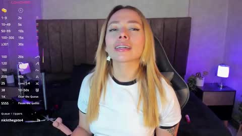 Lana online show from November 9, 2025, 3:38 am