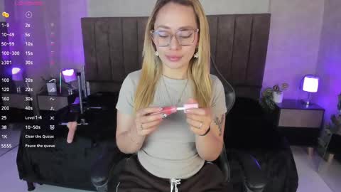 Lana online show from November 15, 2025, 5:05 am