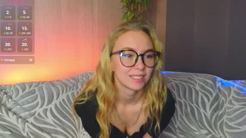 LunaAure online show from December 16, 2025, 4:23 pm