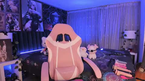 Snapshot of lanakyutt chatting on January 22, 2025, 3:52 am L A N A online show from January 22, 2025, 3:52 am