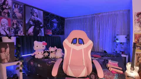 Snapshot of lanakyutt chatting on January 23, 2025, 2:55 am L A N A online show from January 23, 2025, 2:55 am