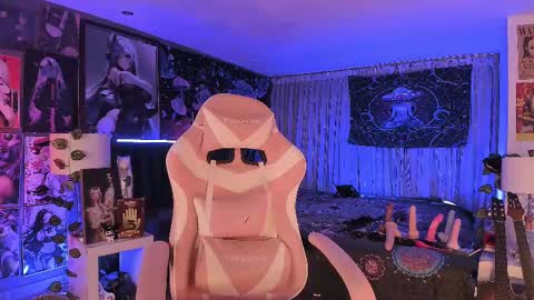 Snapshot of lanakyutt chatting on March 10, 2025, 1:12 am L A N A online show from March 10, 2025, 1:12 am