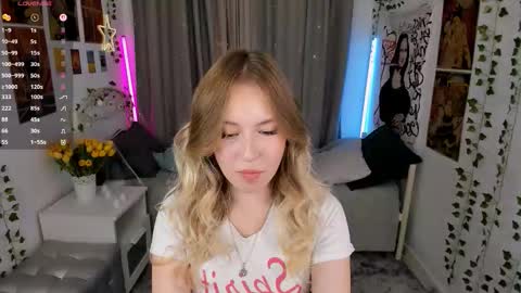 Lana online show from October 24, 2025, 9:22 pm