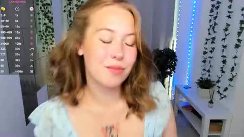 Snapshot of lanaroselle chatting on August 8, 2026, 9:39 pm Lana online show from August 8, 2026, 9:39 pm