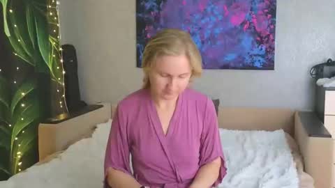 LanaviSmith online show from December 19, 2025, 6:20 am