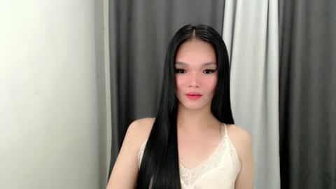 lanawyatt_ online show from October 30, 2025, 1:12 pm