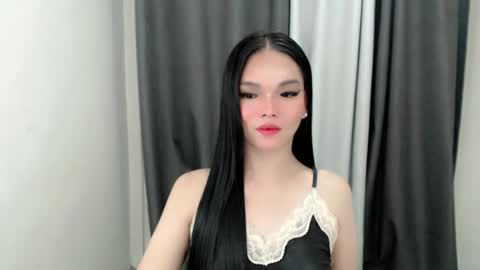 lanawyatt_ online show from November 18, 2025, 2:54 pm