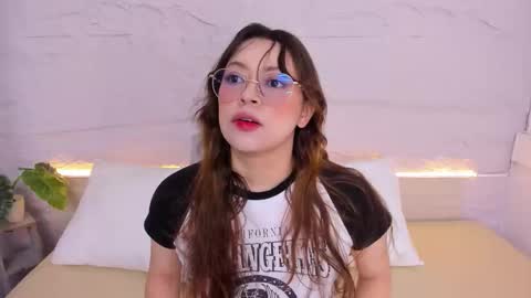 Lanna online show from December 17, 2025, 12:22 pm