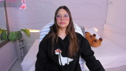 Lanna online show from April 14, 2026, 12:00 pm