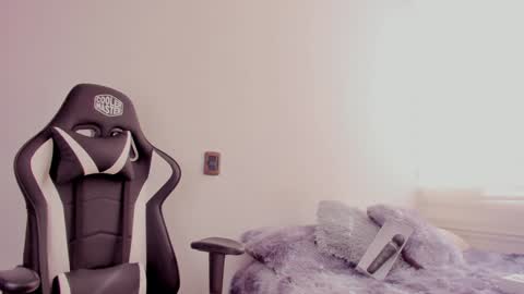 lanna_as online show from February 6, 2025, 8:13 pm