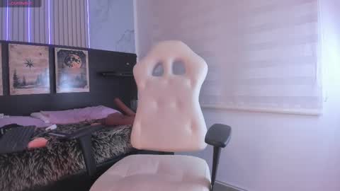 lanna_as online show from March 7, 2025, 11:29 am