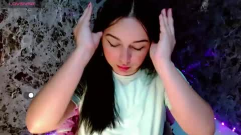 Lanna online show from November 14, 2025, 1:10 pm