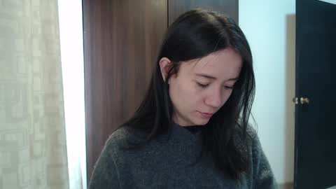 Lanna online show from December 9, 2024, 1:13 pm