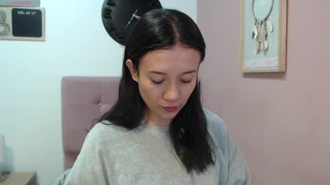 Lanna online show from February 27, 2025, 1:28 pm