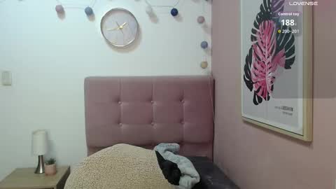 Lanna online show from November 24, 2025, 1:33 pm