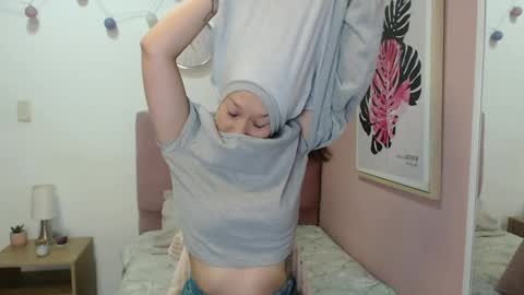 Snapshot of lanna_mills chatting on April 21, 2026, 1:17 pm Lanna online show from April 21, 2026, 1:17 pm