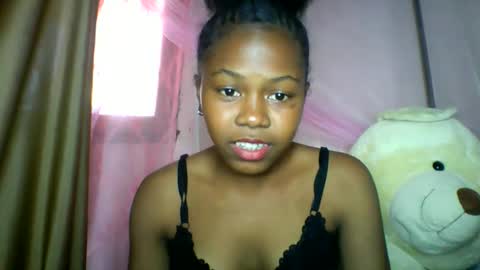 Snapshot of lara_belle chatting on April 28, 2026, 10:20 am lara_belle online show from April 28, 2026, 10:20 am
