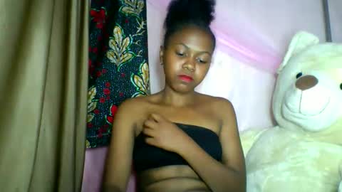 Snapshot of lara_belle chatting on April 29, 2026, 10:30 am lara_belle online show from April 29, 2026, 10:30 am