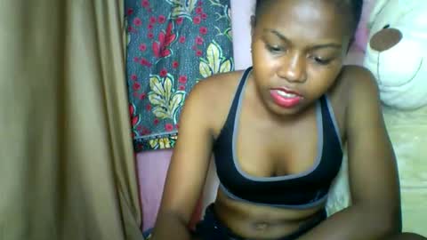 Snapshot of lara_belle chatting on May 1, 2026, 10:03 pm lara_belle online show from May 1, 2026, 10:03 pm