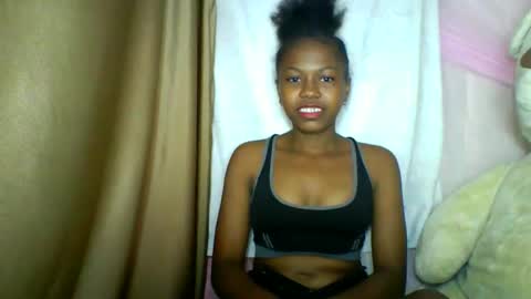 Snapshot of lara_belle chatting on May 2, 2026, 10:59 pm lara_belle online show from May 2, 2026, 10:59 pm
