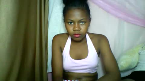 Snapshot of lara_belle chatting on May 4, 2026, 2:35 pm lara_belle online show from May 4, 2026, 2:35 pm
