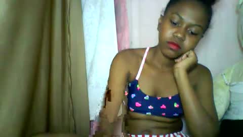 Snapshot of lara_belle chatting on May 5, 2026, 5:54 pm lara_belle online show from May 5, 2026, 5:54 pm