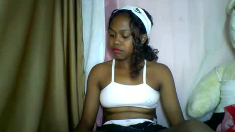 Snapshot of lara_belle chatting on May 6, 2026, 6:35 pm lara_belle online show from May 6, 2026, 6:35 pm