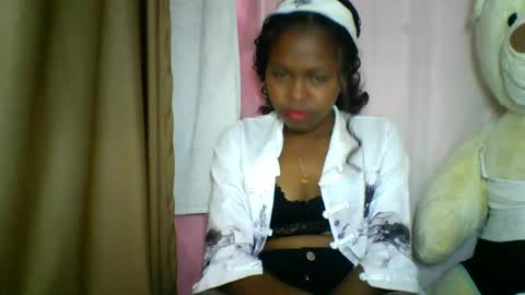 Snapshot of lara_belle chatting on May 8, 2026, 8:30 am lara_belle online show from May 8, 2026, 8:30 am