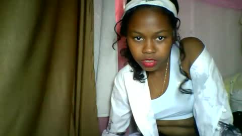 Snapshot of lara_belle chatting on May 10, 2026, 9:58 am lara_belle online show from May 10, 2026, 9:58 am